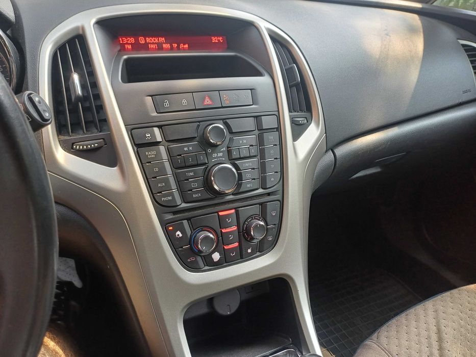 Opel Astra J 2011 1.4 turbo