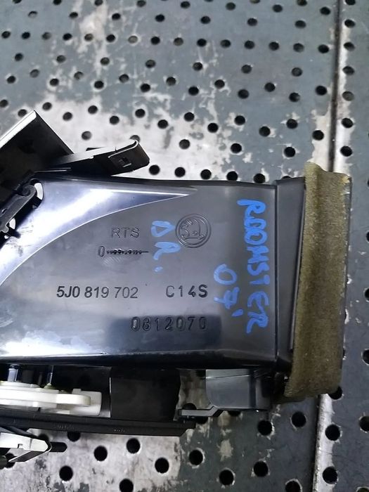 Grila ventilatie bord dreapta skoda roomster 5j0819702