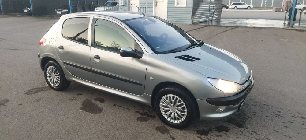 Продам Peugeot 206,АКПП.
