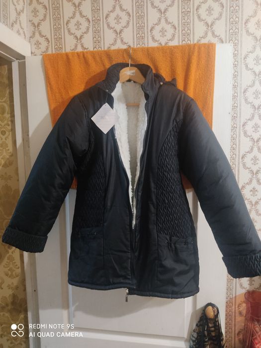 Продам куртку новую