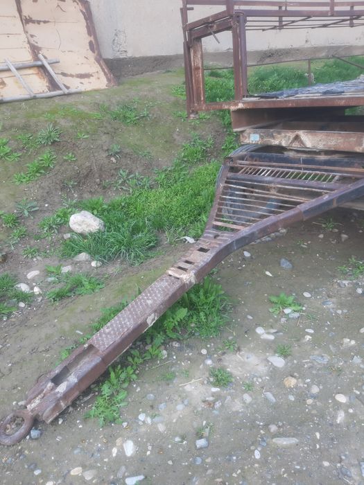 Pavilion Asal ari uyalari uchun arava sotiladi