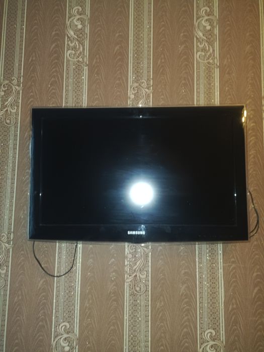 Продам телевизор Самсунг 90 диагональ