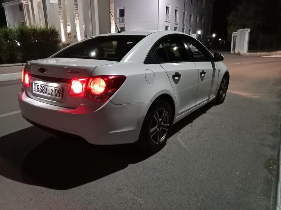 Продаю Круз 2012 года