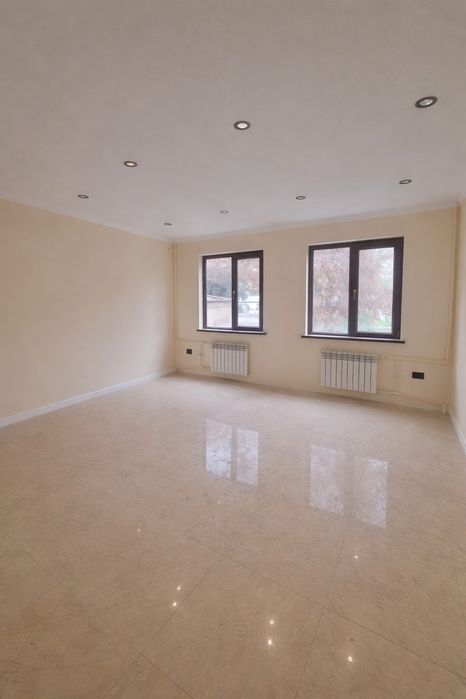 1 линия. Ор-р Метро Новза. (Хамза) 88 м2. Продаётся.