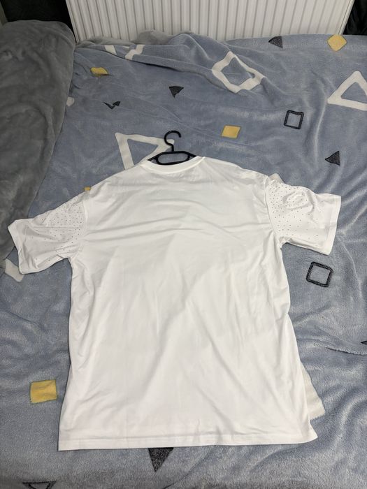 Tricou alb cu pietricele sclipicioase L