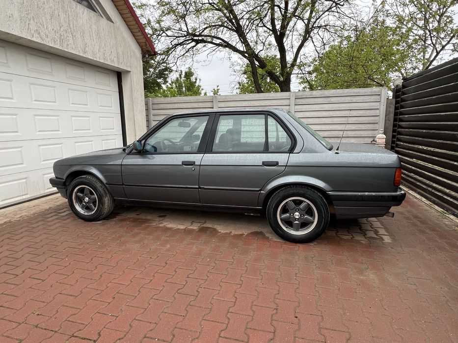 De vanzare bmw e30 318i  (ursulet)
