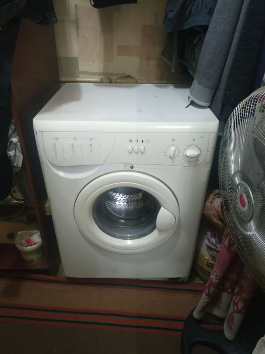 Продаётся Стиральная Машинка Индезит, в отличном состояни, рабочая.