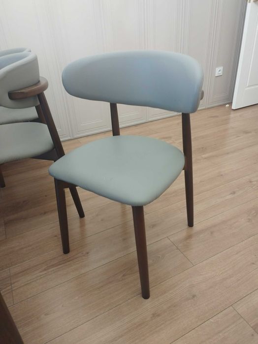 Продам стол с 6 стульями. Отличное качество