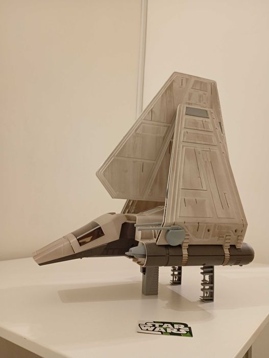 Vând- STAR WARS The Emperor's Arrival HASBRO (o varianta)