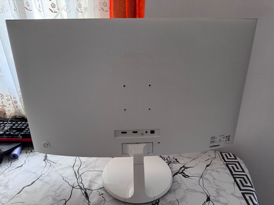 Monitor curbat Samsung