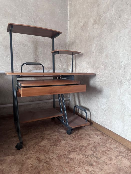 Компьютерный стол с доставкой на дом