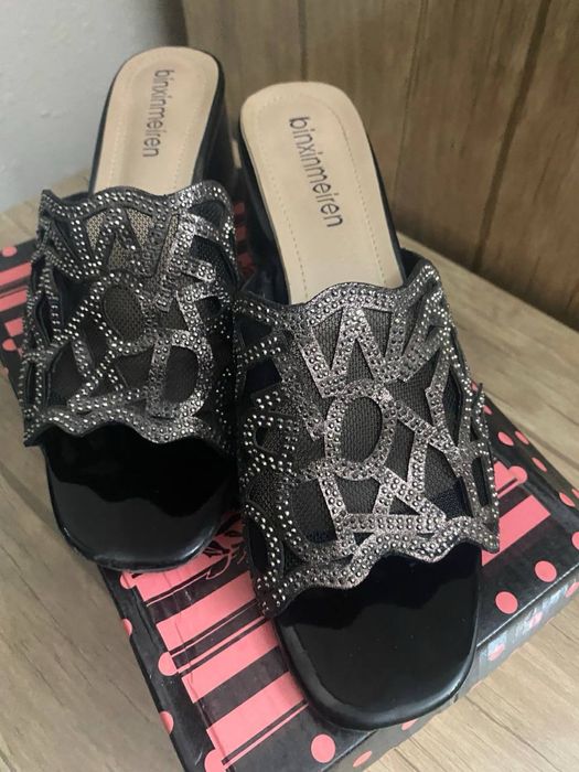 Босоножки и туфли