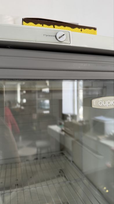 Витринный холодильник