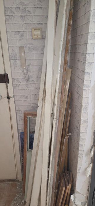 Отдам остатки  дверей и двери на дрова