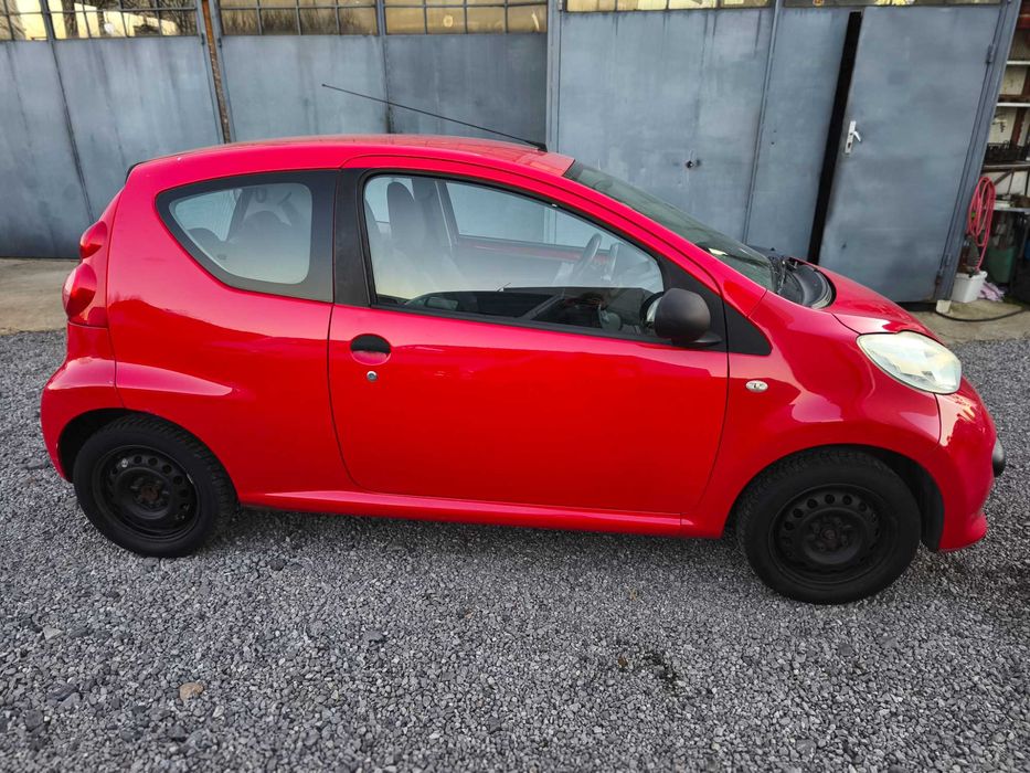 Продавам Peugeot 107