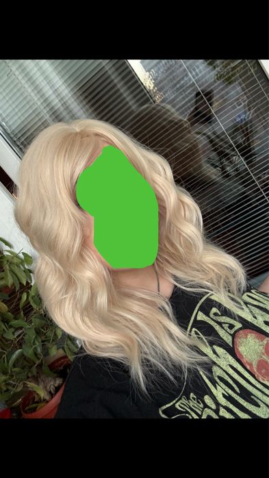 Peruca cu breton blond platinat termorezistenta