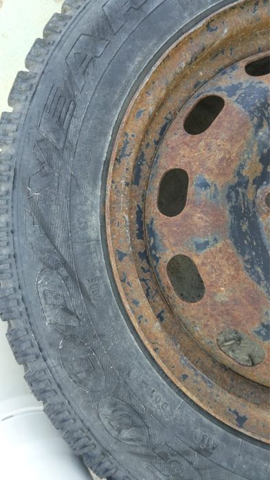 Шины зимние б/у продается