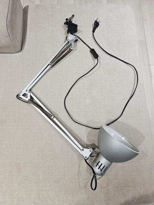 Продам настольную лампу Ikea