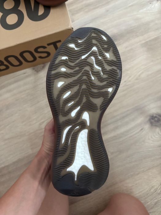 Yeezy Boost 380 noi in cutie, Marimea 42