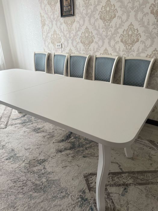 Продам стол для гостиной