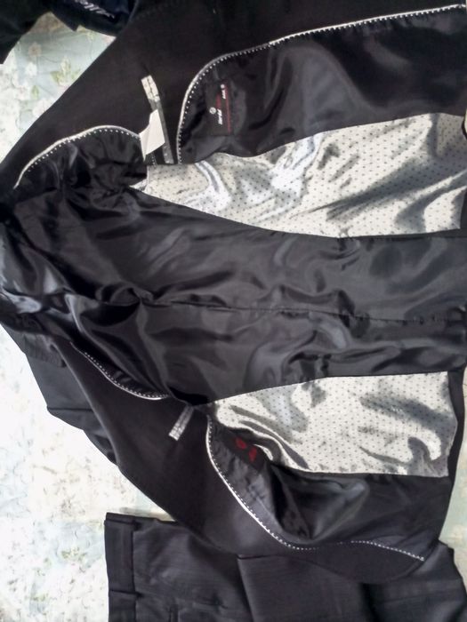 Костюм на мальчика 34 размер