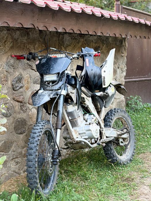 Vând cross 250cc 4t totul neu