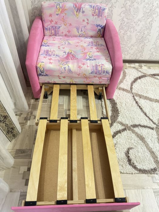 Продам детский диванчик