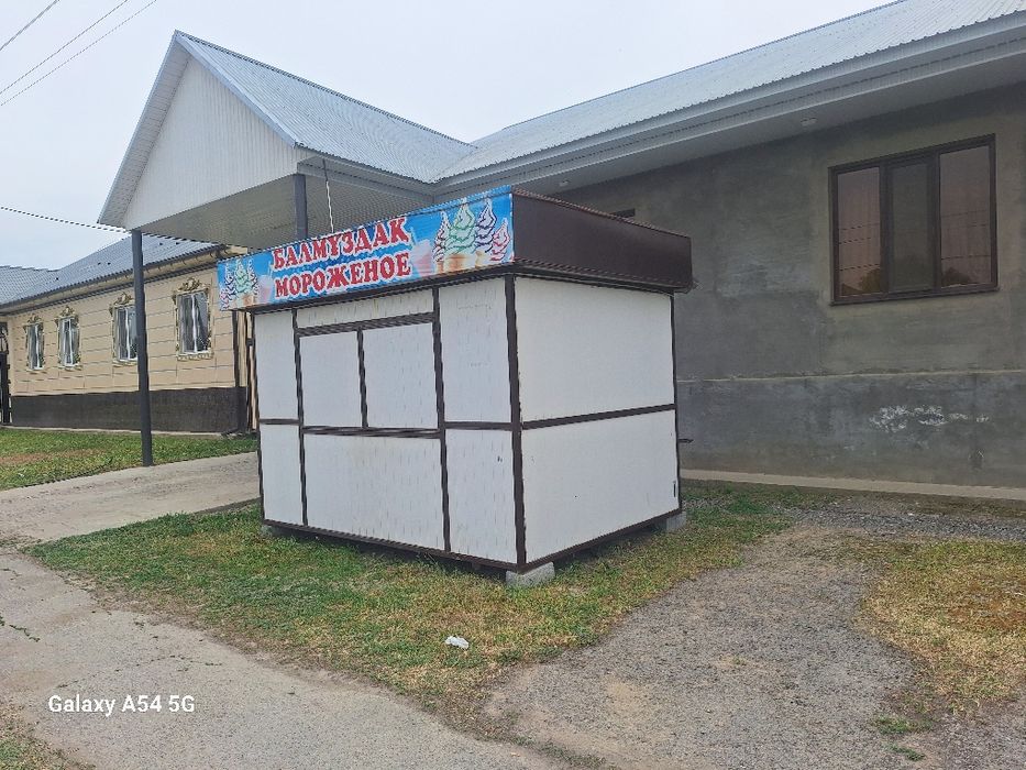 Павильон с мороженым оборудованием