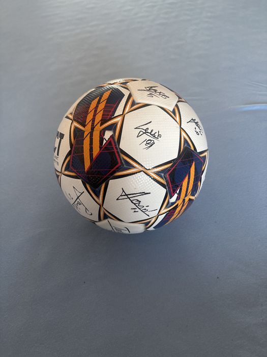 Minge oficială FCSB 2024, semnată de întreg lotul – COLECȚIE