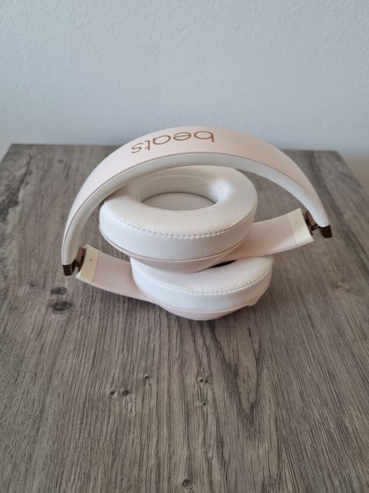 Vând casti over ear Beats Studio3, wireless, Porcelain Rose