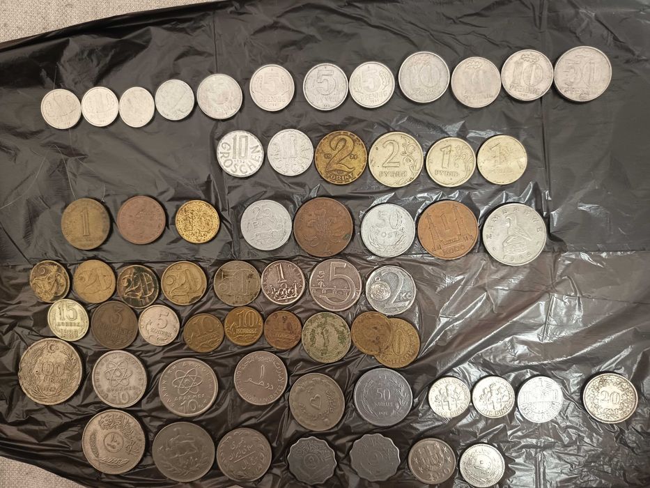 Продавам стари монети.