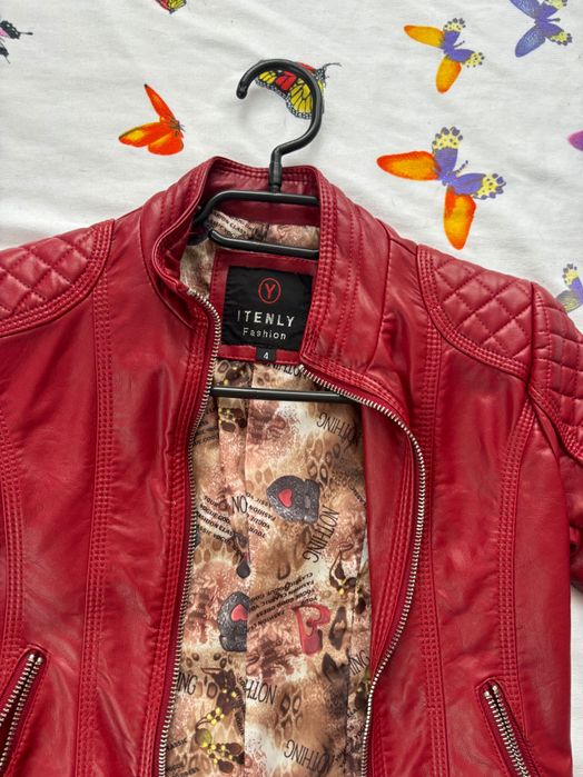 3 броя якета на момиче