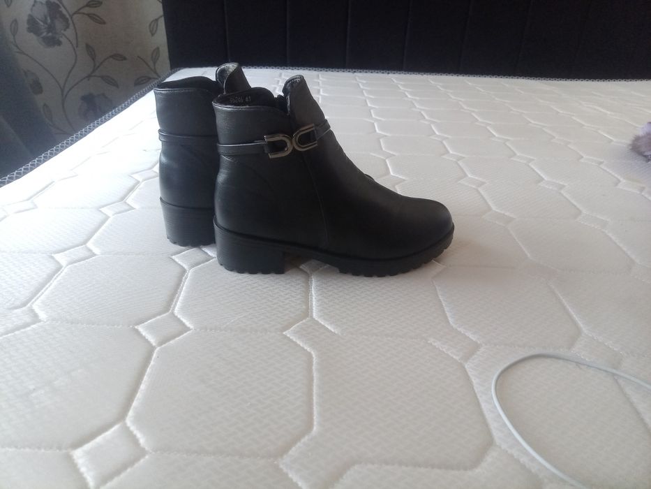 Продам женский весенние сапоги  39 размер