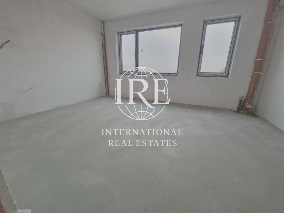 Нова двуетажна къща с впечатляваща панорамна гледка към езерото и гра