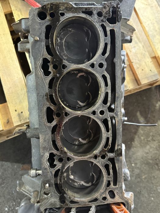 Долнище блок , колянов вал , маслена помпа картер audi 2.0 tdi 211 CDN