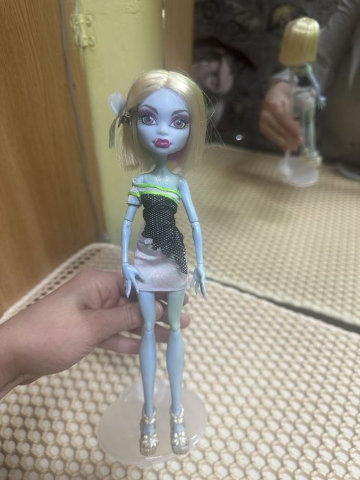 Продам  кукол монстр хай!