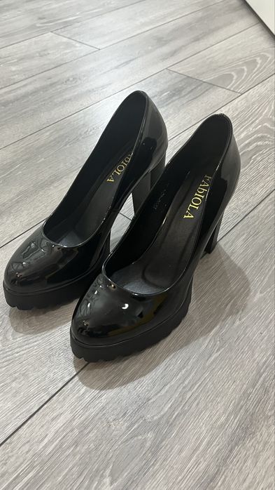 Продам новые туфли