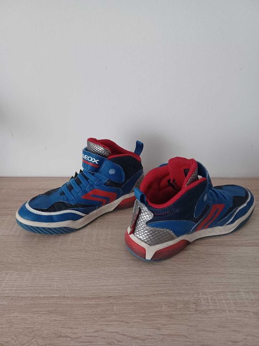 Ghetele pentru băieți GEOX