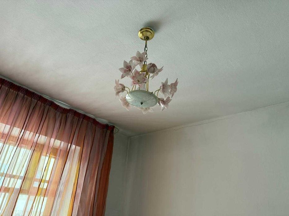 продаютяс люстры