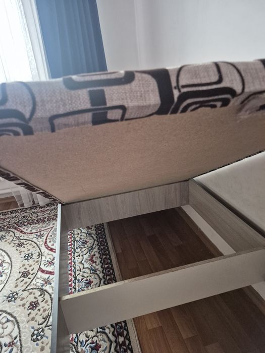 Тахта в хорошем состоянии