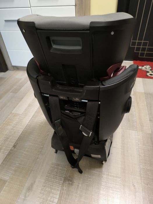 Продавам столче за кола Britax Romer- Advansafix IV R, 9-36 кг, с IsoFix