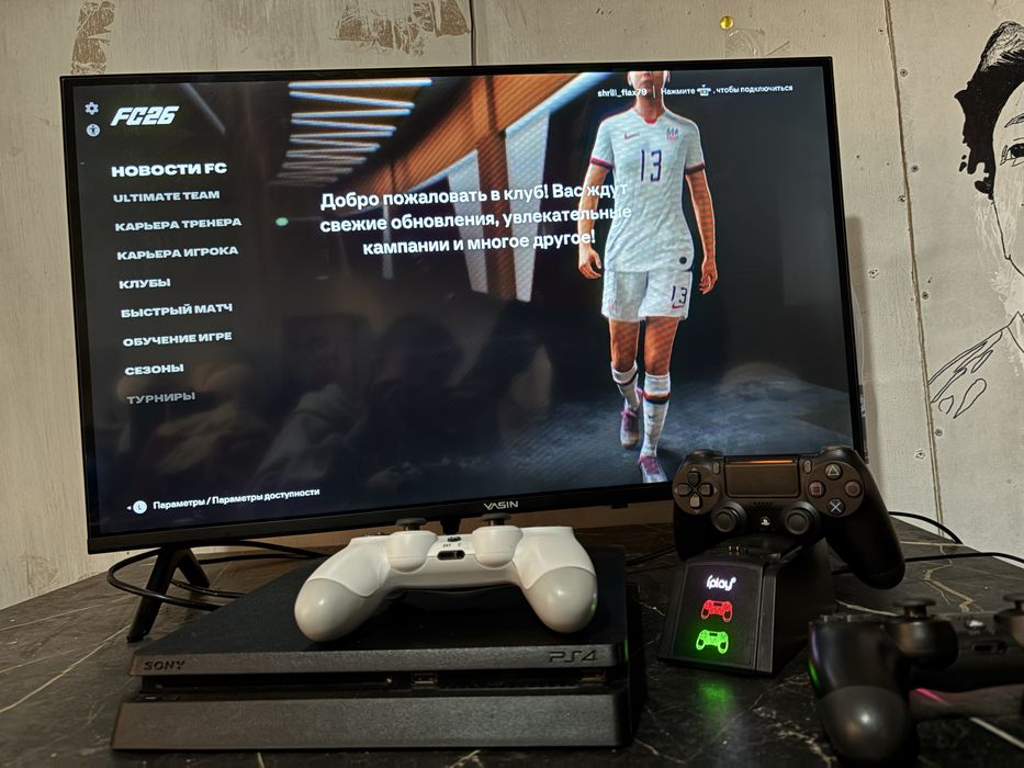 Продам новую  PS4 в отличном состоянии