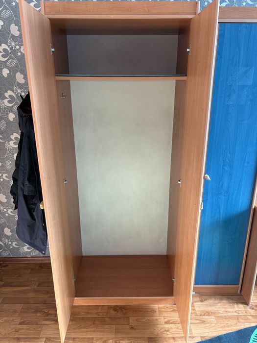 Продам  шкаф в детскую.