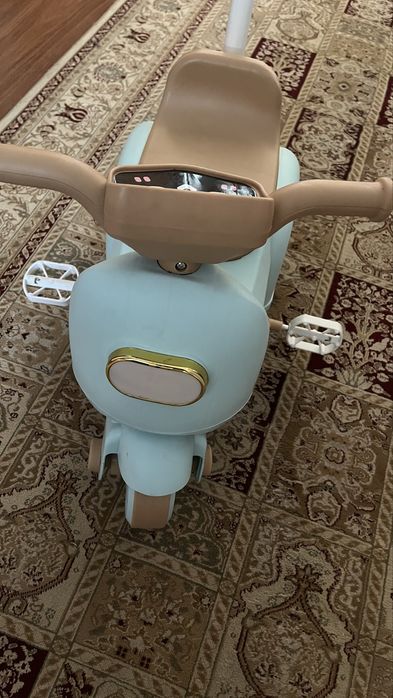 Детский велосипед с ручкой. Каталка детская