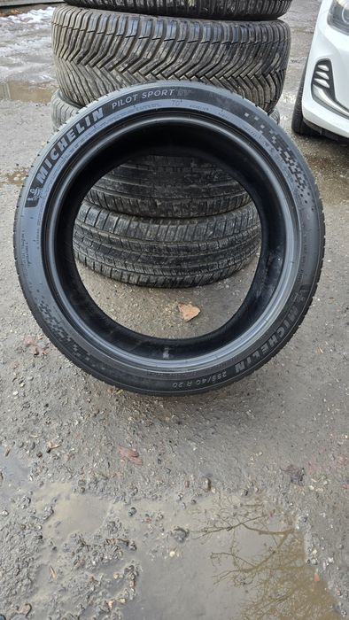 255/40/R20 Michelin pilot sport