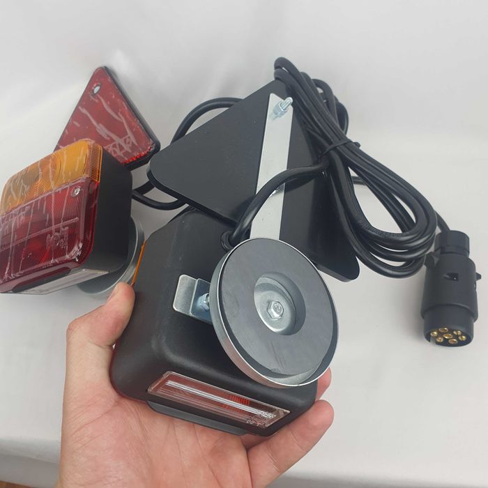 Lampa-2 Lampi cu Cablaj si Bec Clasic+Triunghi-Remorca-Trailer-Stopuri