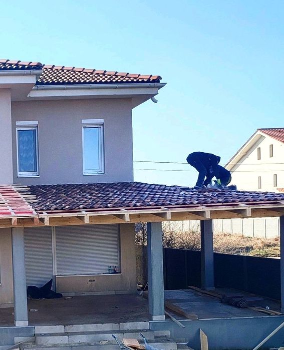 Montaj acoperis tigla metalica si ceramica reparatii de urgență etca