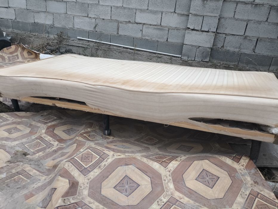 Кровать на роликах