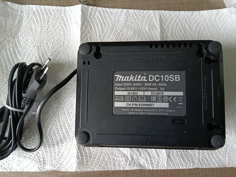 Професионално зарядно Макита 12 волта