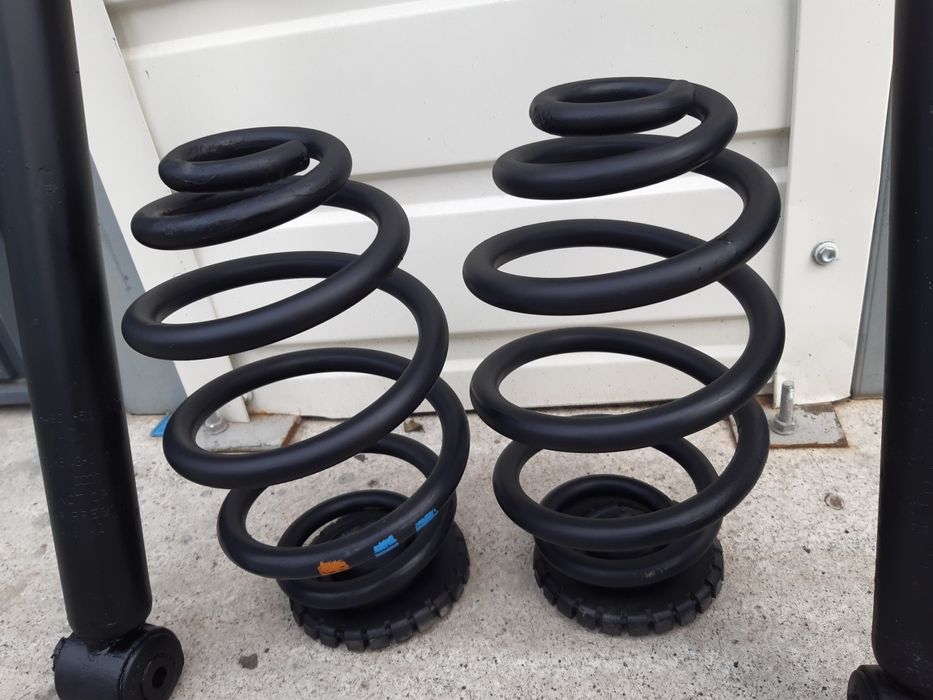 Set suspensie spate completă arcuri + amortizoare vw passat b5 b5.5